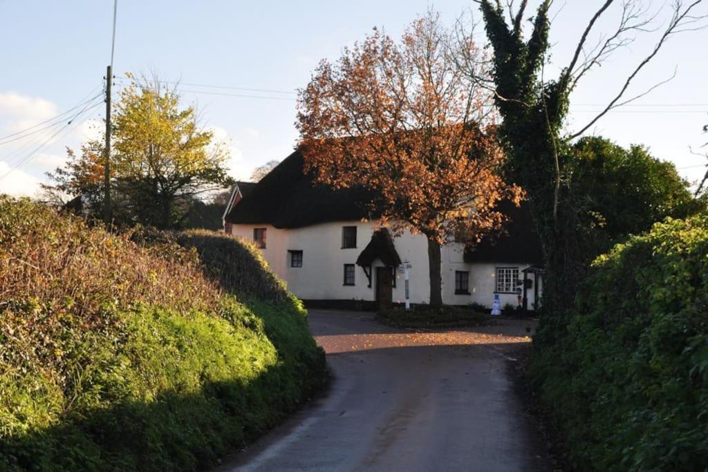 Church View, Poltimore Village - Near Exeter